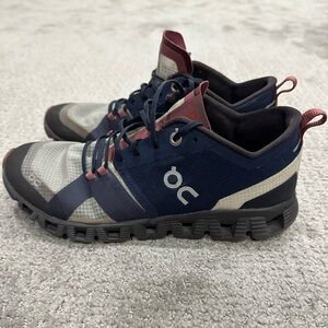 On cloud X Shift women’s navy/pink and running shoes